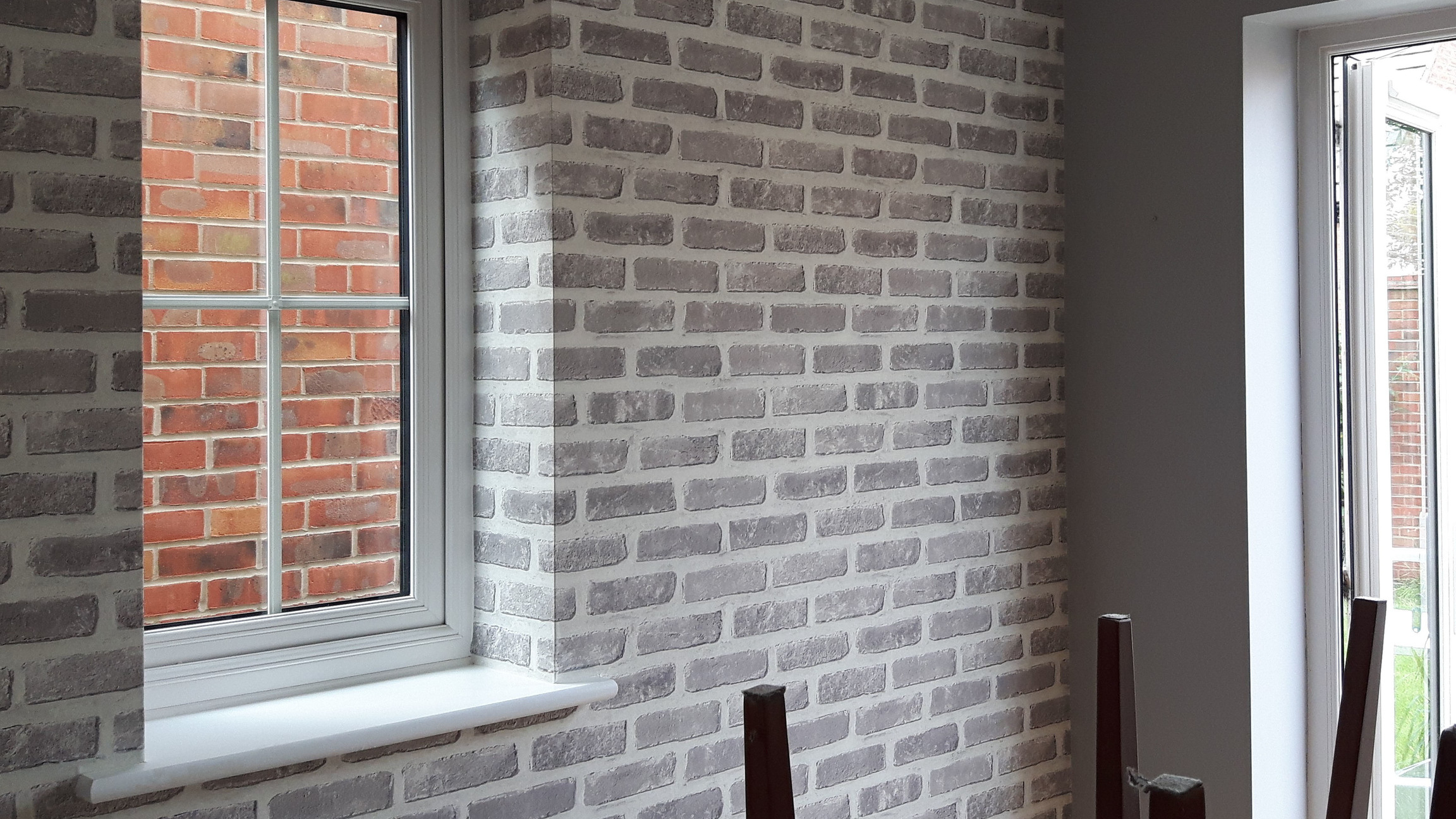 Wallpaper with a brick effect 